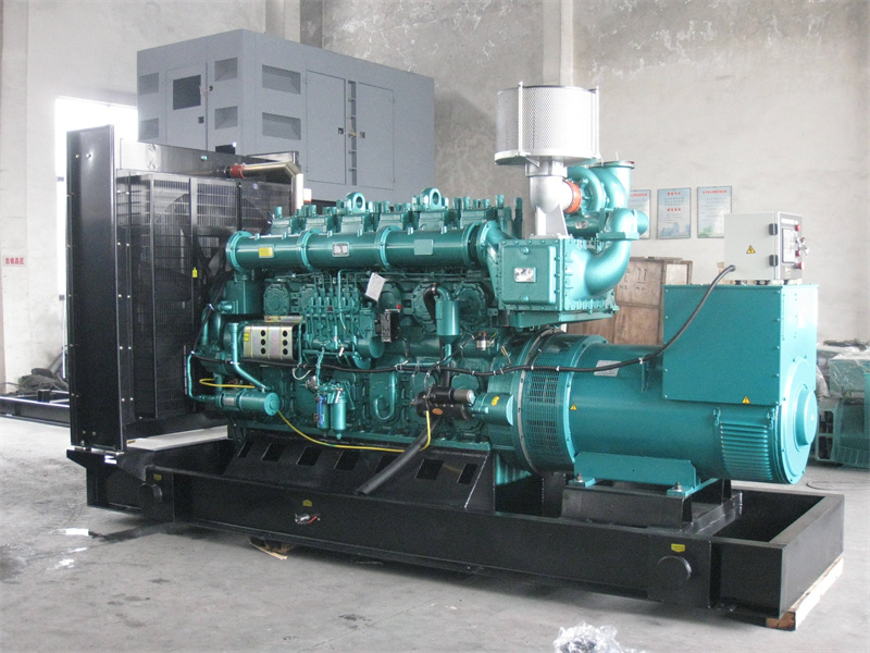 赤壁200KW 柴油发电机的油耗是多少？