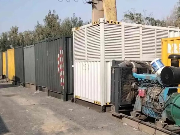 赤壁200KW柴油发电机机组每小时油耗是多少？